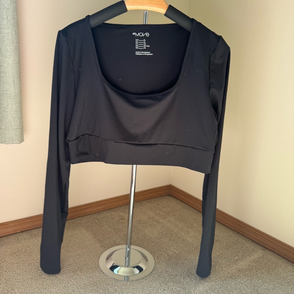 H&M Athletic Top | Black Long Sleeve Crop Top | XL